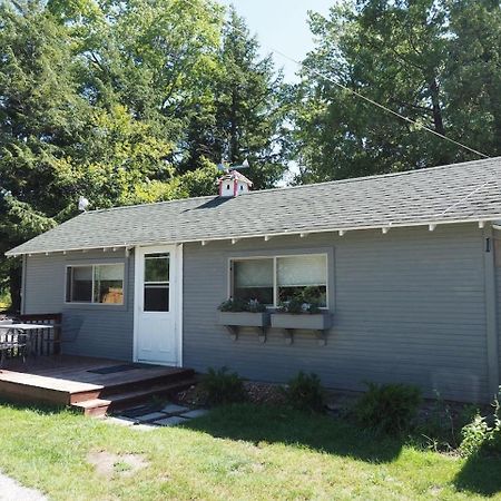 Sleeping Bear Riverside Cabins - Cabin #1 Honor ภายนอก รูปภาพ