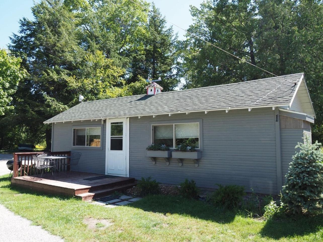 Sleeping Bear Riverside Cabins - Cabin #1 Honor ภายนอก รูปภาพ