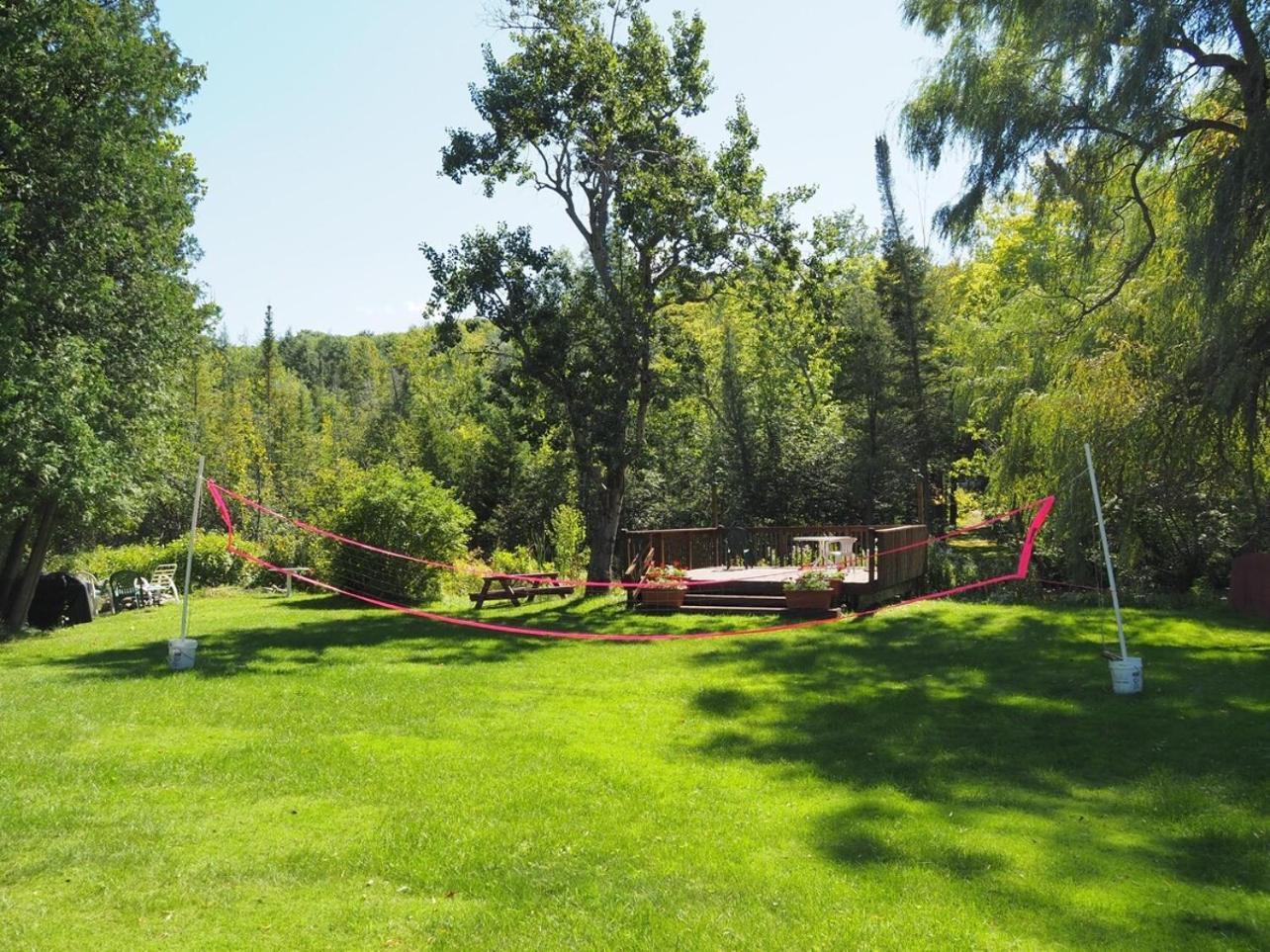 Sleeping Bear Riverside Cabins - Cabin #1 Honor ภายนอก รูปภาพ